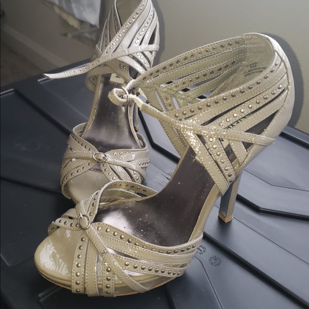 Shoes - Picture 15 of 16